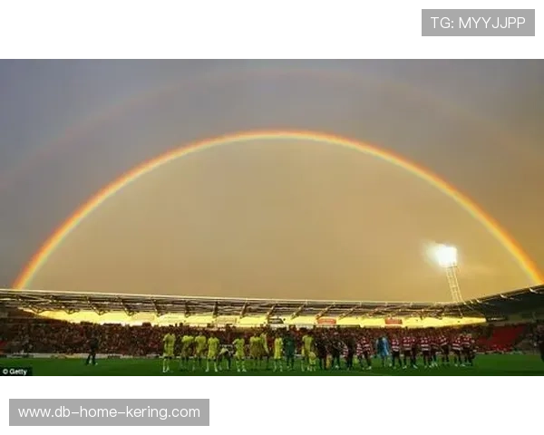 足球比赛中的“彩虹场景”——多元文化的交流平台，足球动作彩虹